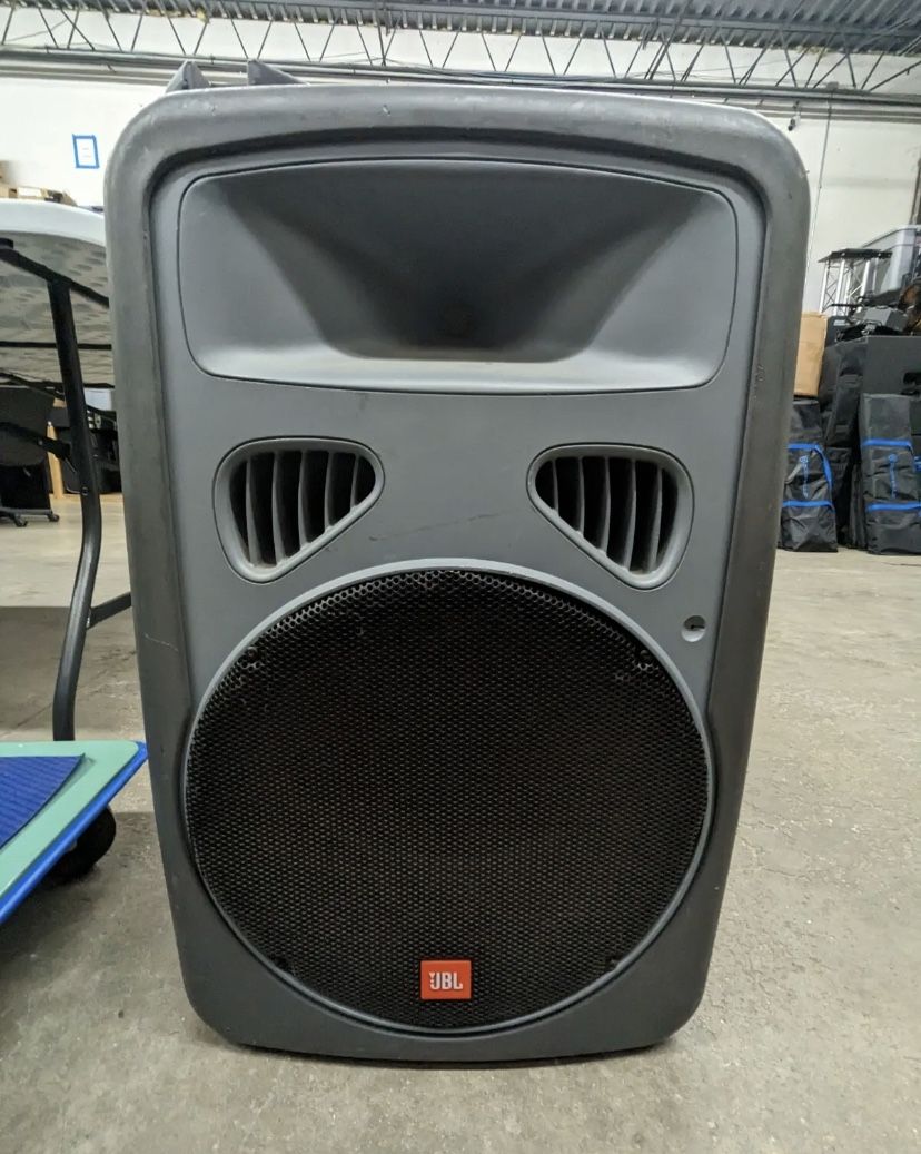 (1) JBL EON 15P 15” 2-way 300w Powered Speaker!!
