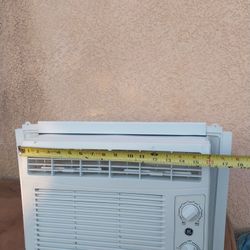 GE AIR CONDITIONER 5500 BTU IN EXCELLENT COLD WORKING CONDITION LIGHTLY USED 