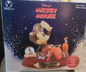 Extremely RARE! Disney Mickey Mouse Snow Globe 