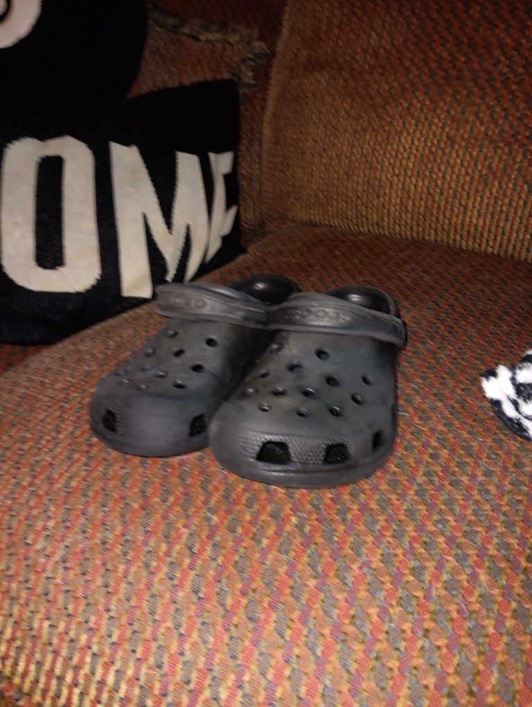 Size 7 Crocs