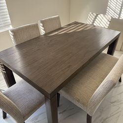 Dinning Table and chairs 