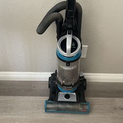 Bissell CleanView Swivel Rewind Upright Vacuum Cleaner – Very Strong Suction - Carpets, pets