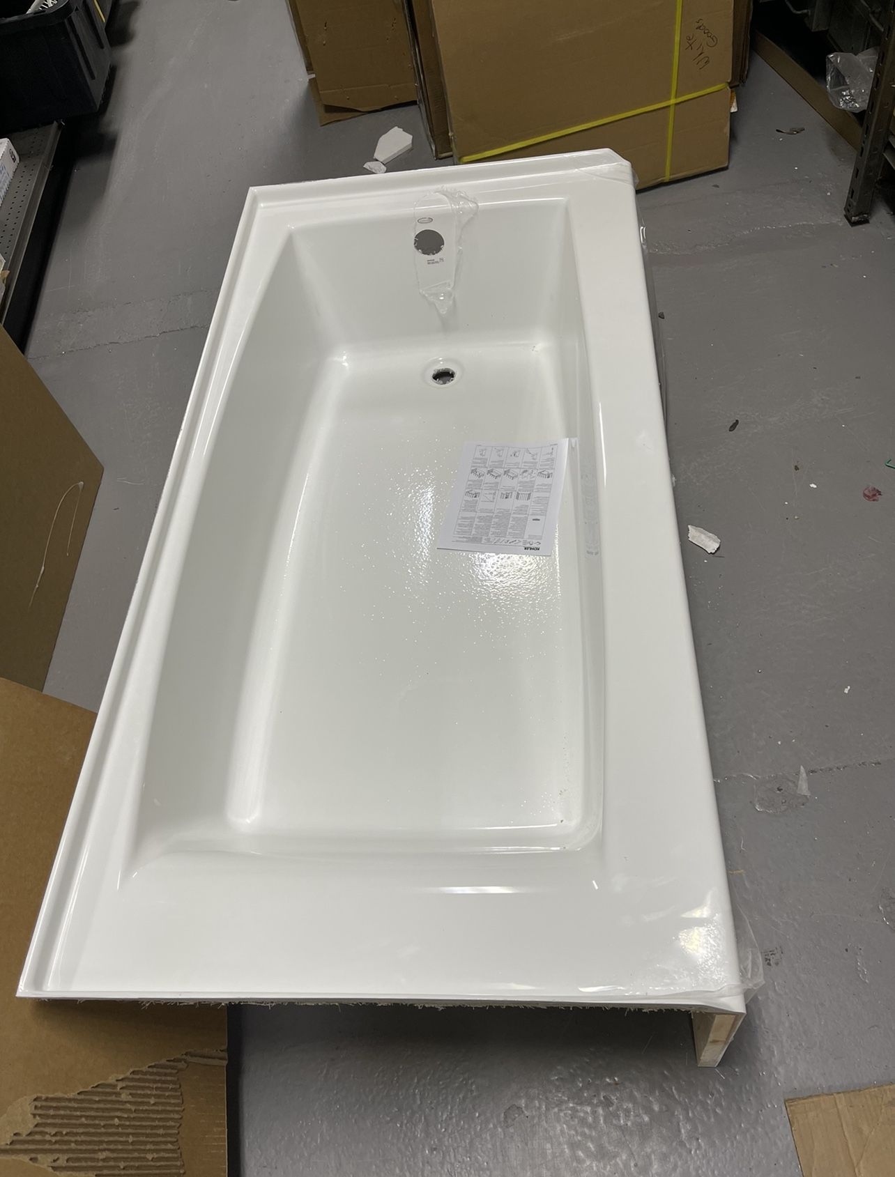 KOHLER Elmbrook 60 in. Right Drain Rectangular Alcove Bathtub with Integral Apron in White
