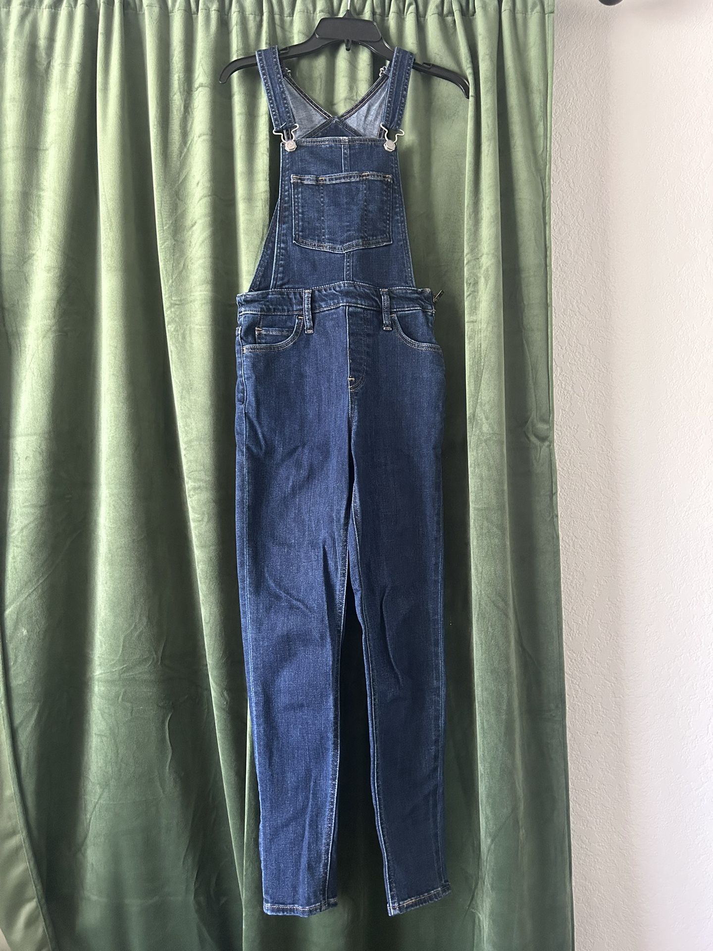 LEVI Skinny Jean Overalls