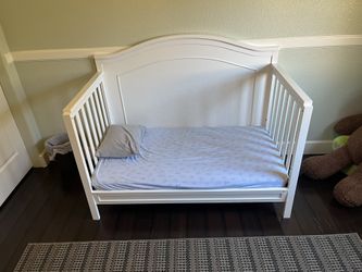 Crib/Toddler Bed