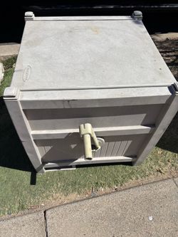 Caja para guardar la mangera de agua