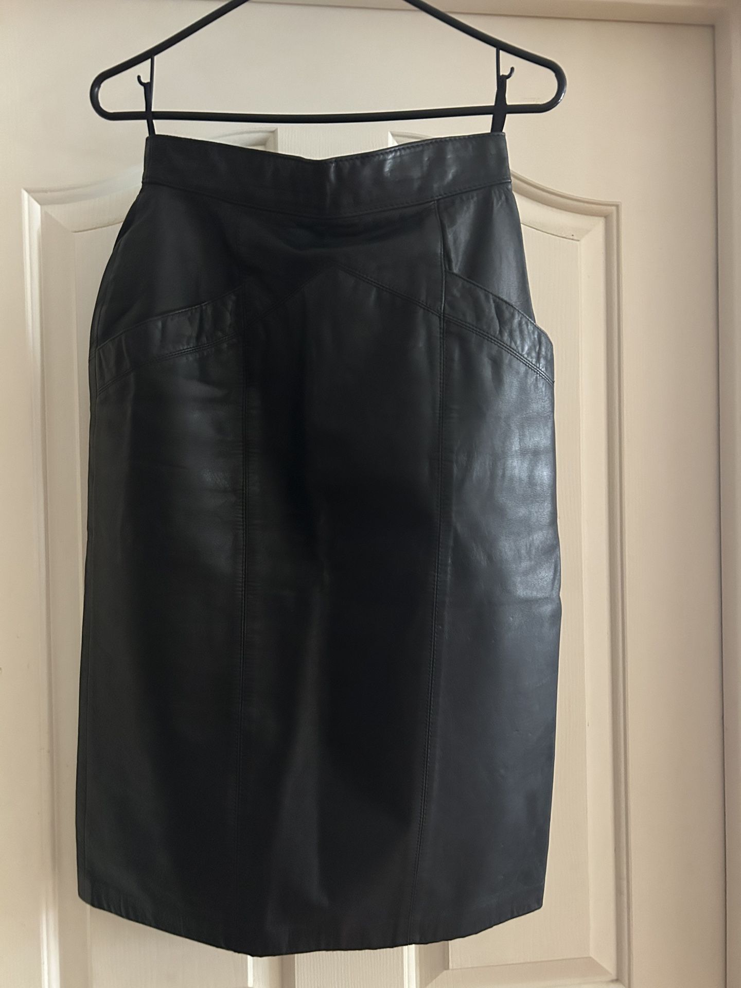 GENUINE LEATHER SKIRT - SIZE 6