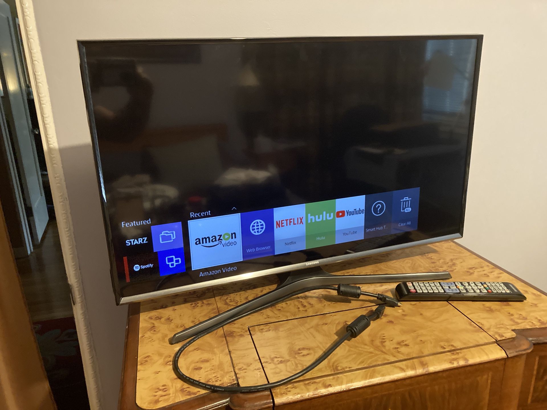 32” Samsung Smart TV J5500 5 Series