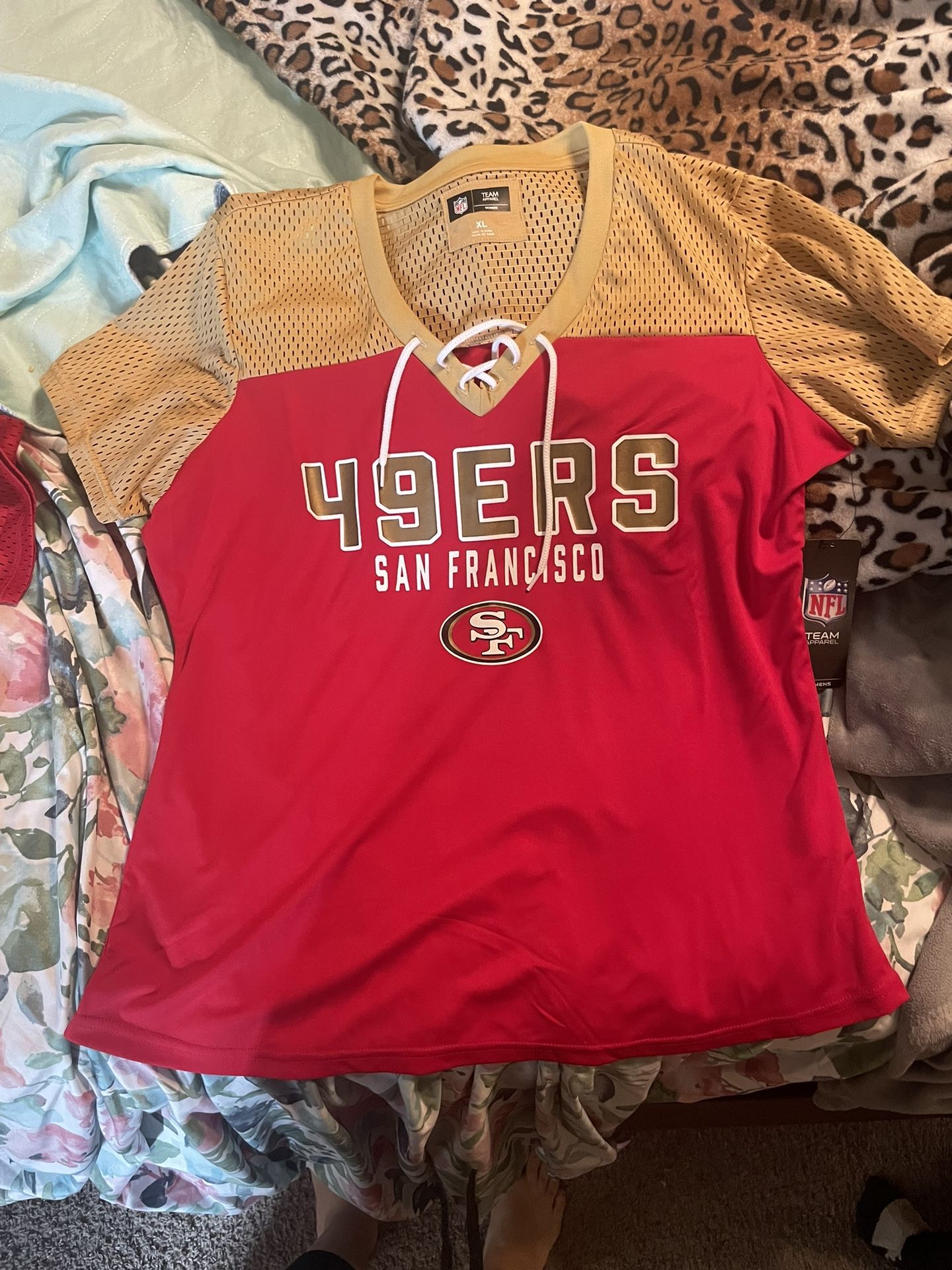 49ers Womens XL Jersey Tshirts for Sale in Elk Grove, CA - OfferUp