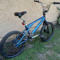 20 INCH 2001 X GAMES TABLETOP FREESTYLE BMX BICYCLE  - READY TO RIDE 