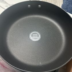 12 In /30cm nonstick pan with lid