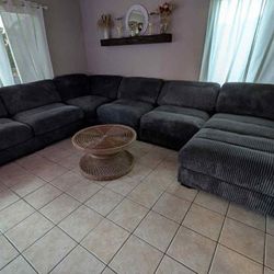 New 6 Piece Modular Sectional Couch with Chaise! Includes Free Delivery 🚚! 