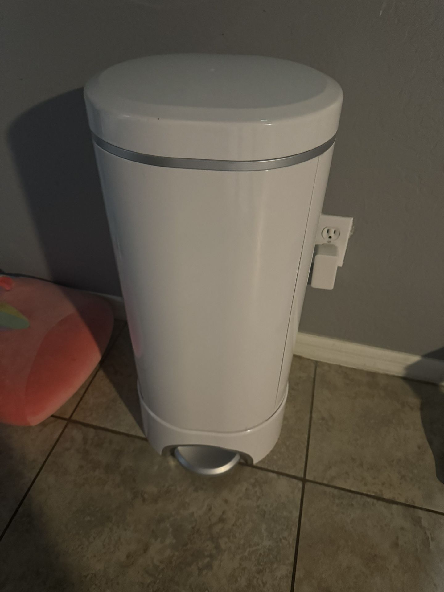 Munchkin Step Diaper Pail for Sale in El Mirage, AZ OfferUp