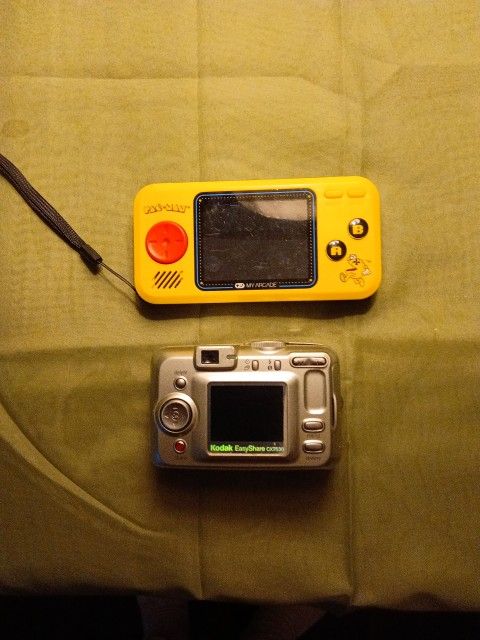Old School Mini Pac-Man Game ** Old School Kodak Digital Camera