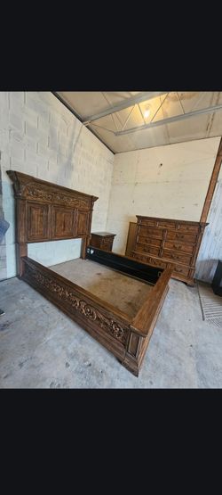 Queen Size bedroom set 3 Pc