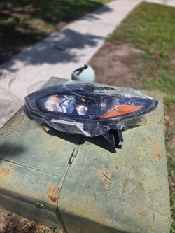 2016-2018 Nissan Altima left headlight