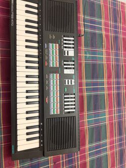 Yamaha PortaSound PSS-470 Electronic Keyboard