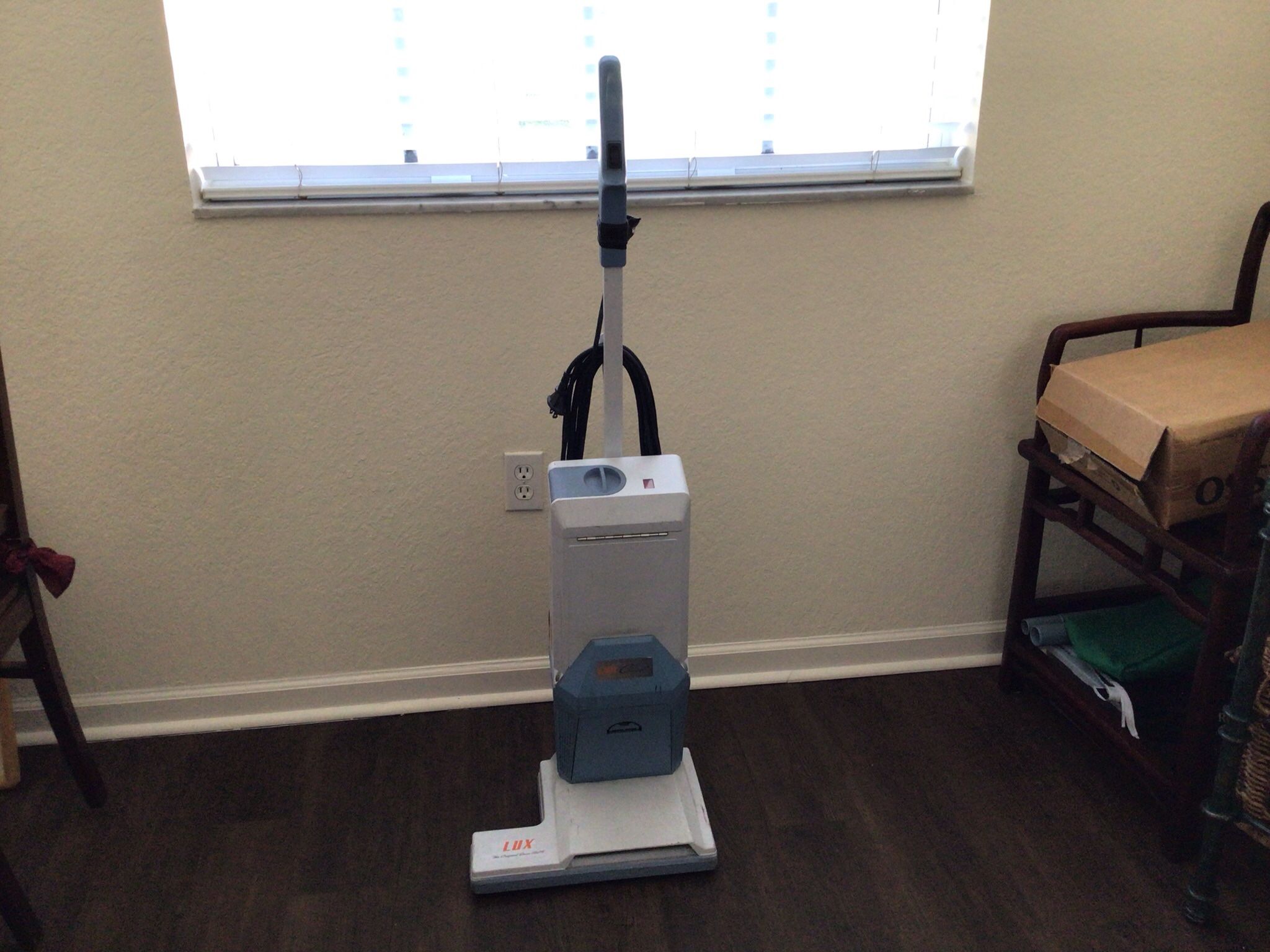 Aerus Electrolux Lux Classic 2-speed Upright Vacuum Cleaner