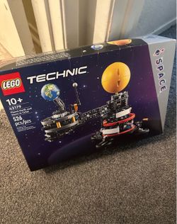 Lego Technic Space Planet Earth and Moon in Orbitp