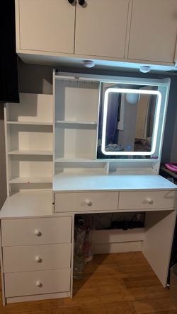 Make up dresser