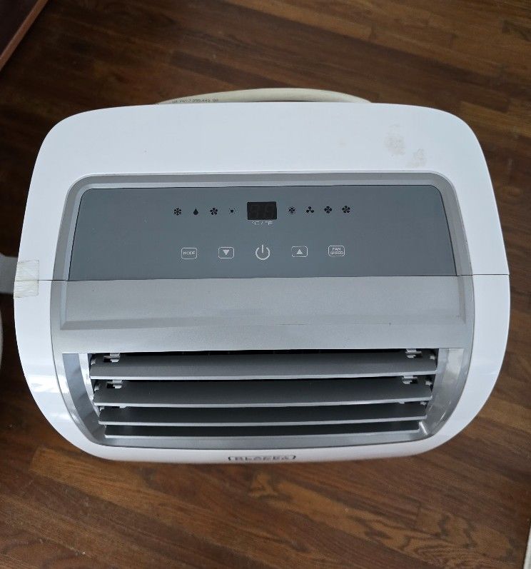 Black+Decker 3-in1 AC/fan/dehumidifier 14000 BTU with remote