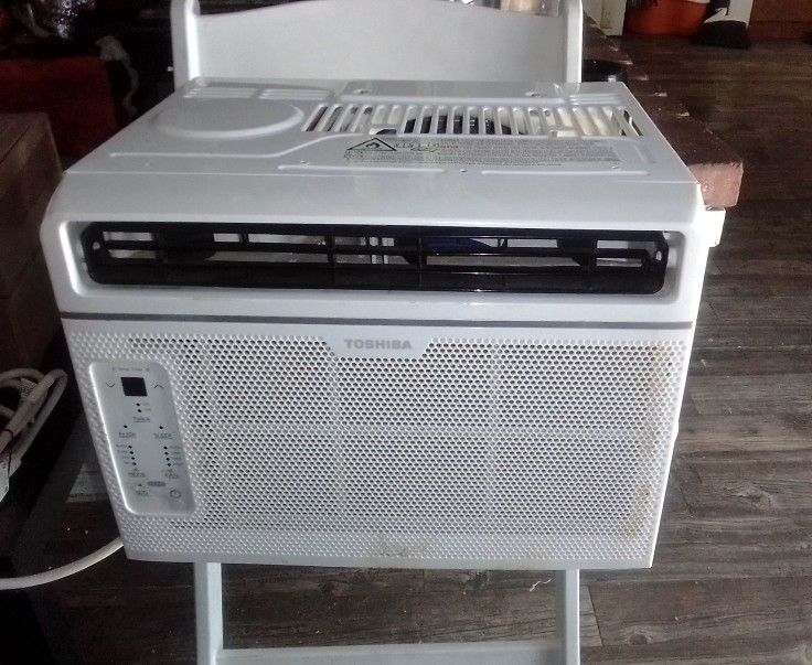 Toshiba 6,000 BTU White Window AIR CONDITIONER w/Window Kit Included