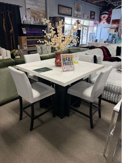 Gorgeous counter height set! Easy financing! 😍🏡💙