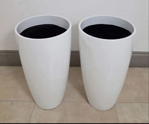 *** NEW LOW PRICE *** PAIR of 21" White Resin Planters (2 for $60) @ Lasting Creations