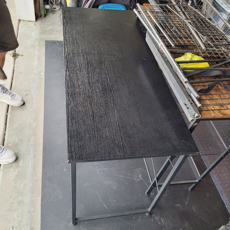 Black Table Desk