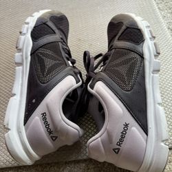 Reebok Shoes Size 8 (Ladies)