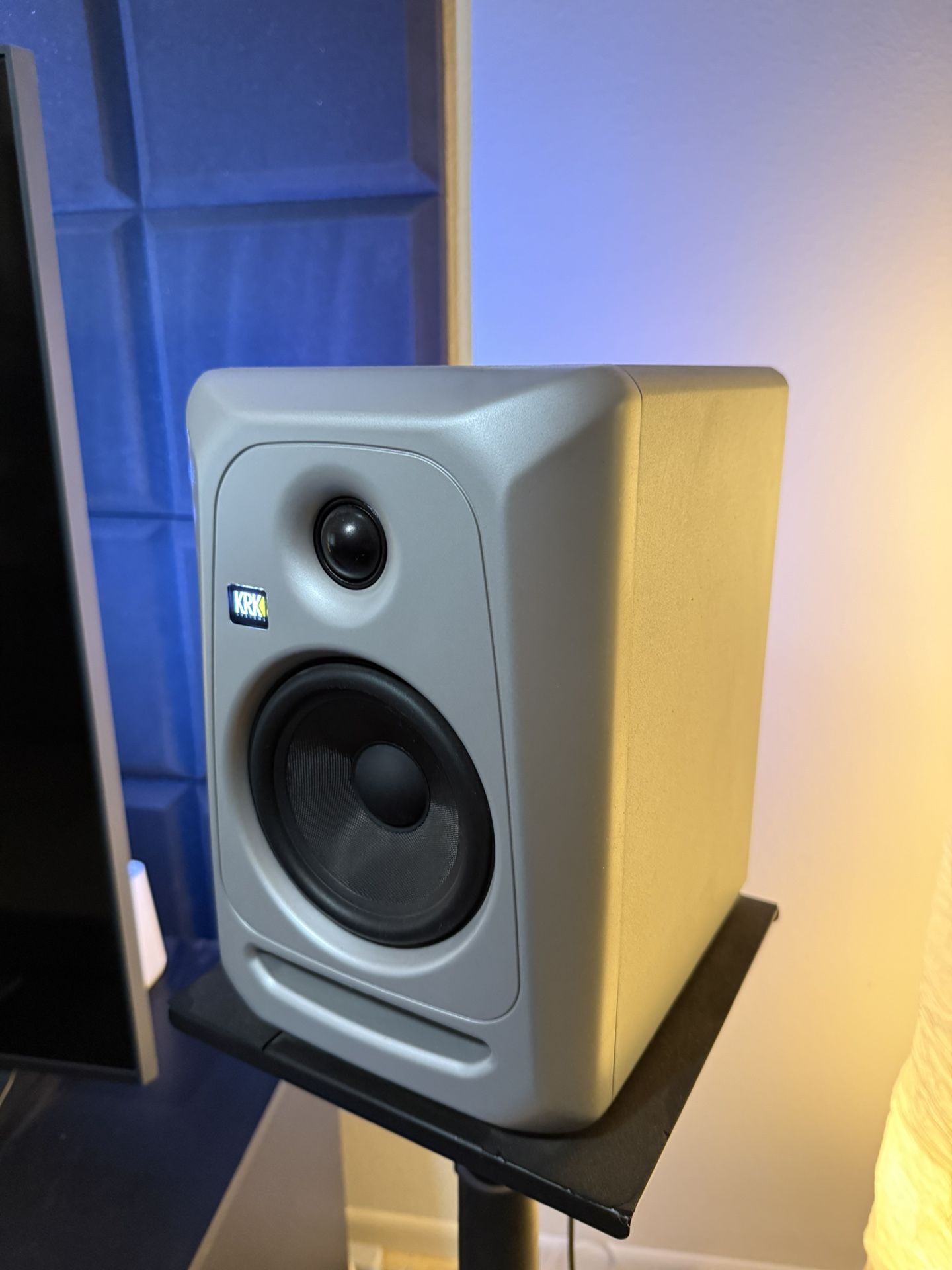 2 KRK Special Edition Classic 5 G3 (with Stands)