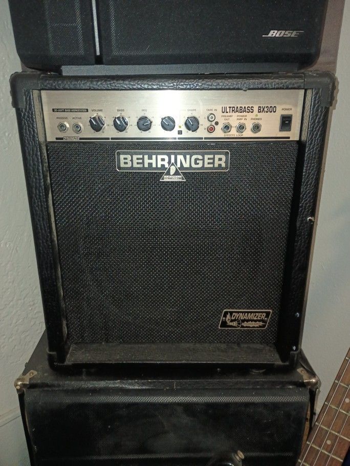 Bass Amplifier With 15 In Cabinet