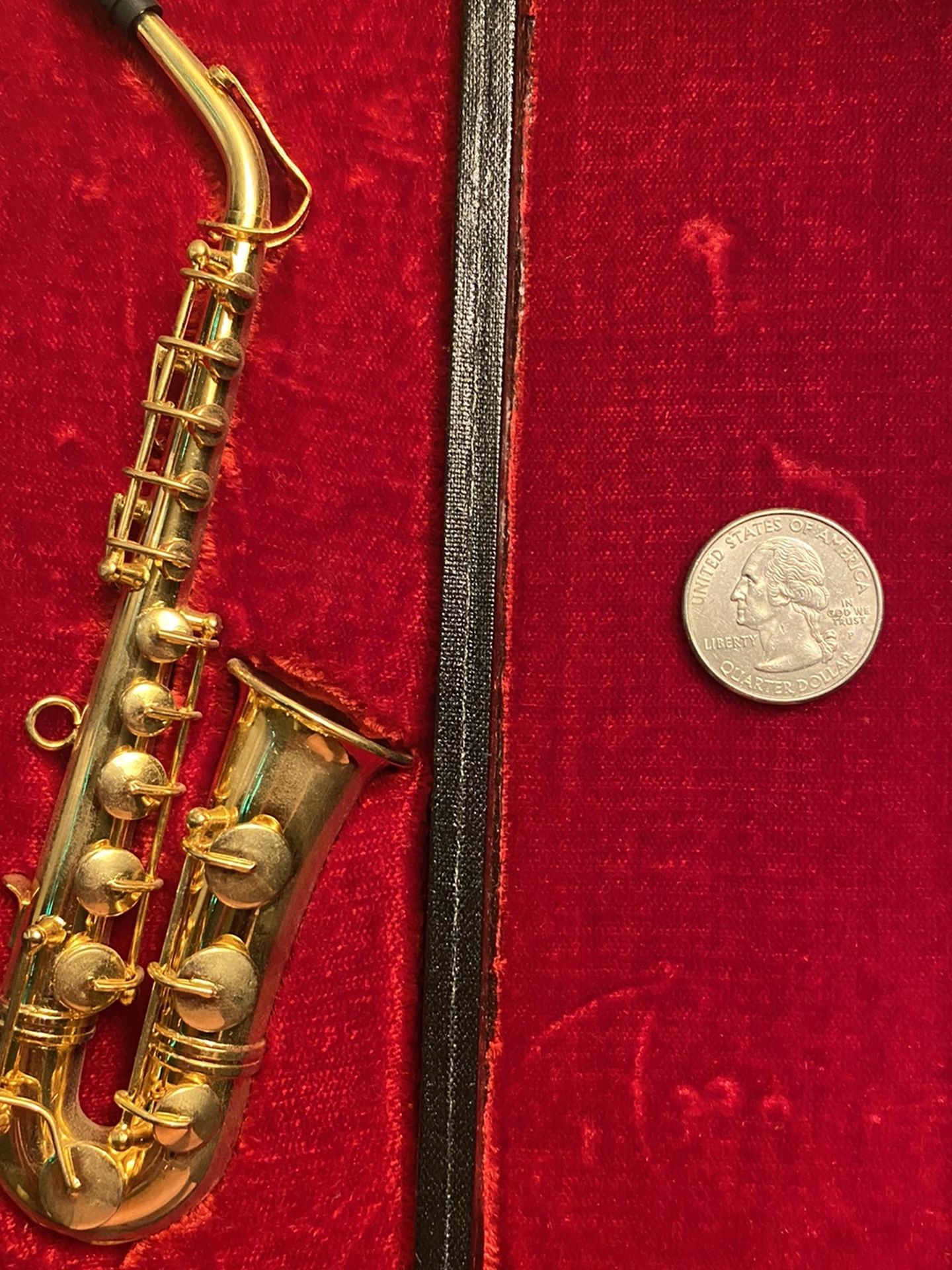 Mini Saxophone Decoration