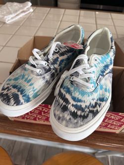 New women’s Vans shoes size 9