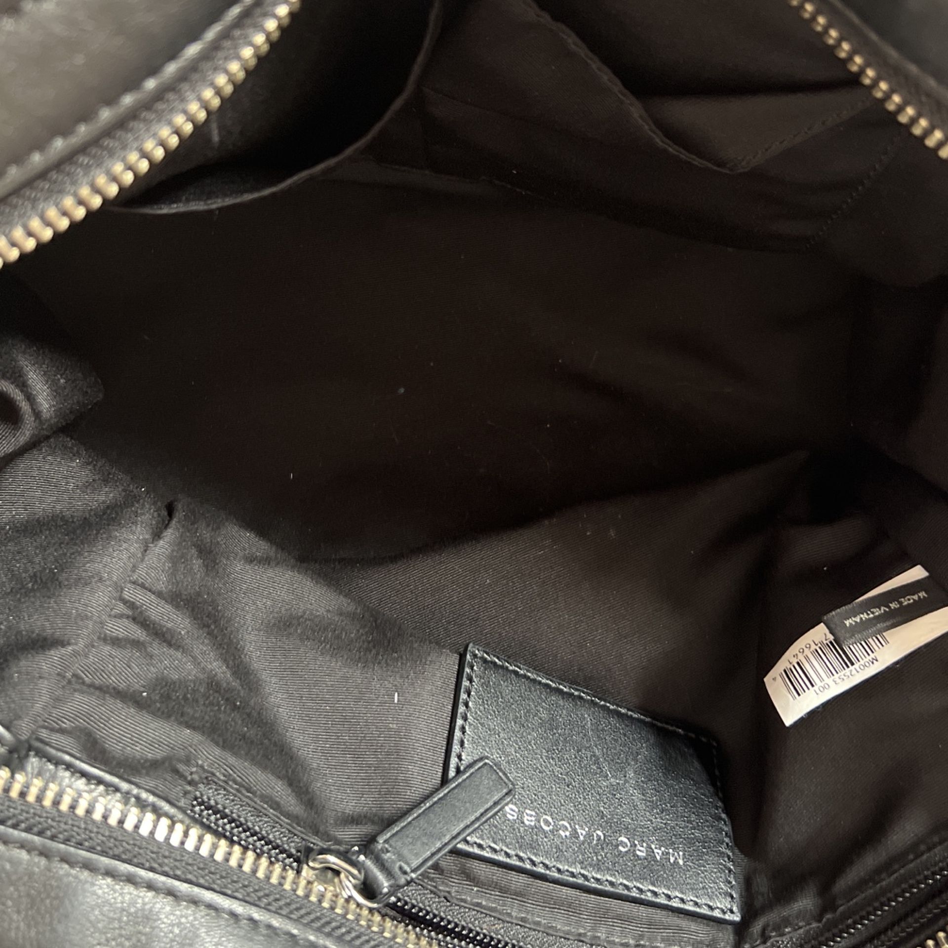 Marc Jacobs Black Leather Crossbody Bag for Sale in Santa Ana, CA - OfferUp