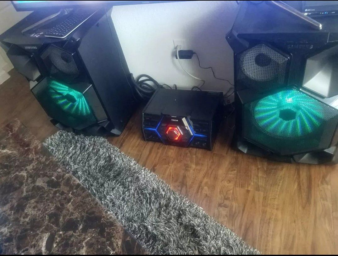 Barely used Samsung Giga Watt Sound System PS-JS8000 in Perfect condition... 2 years old. Purchased for $1,550.Out of Stock in most stores.