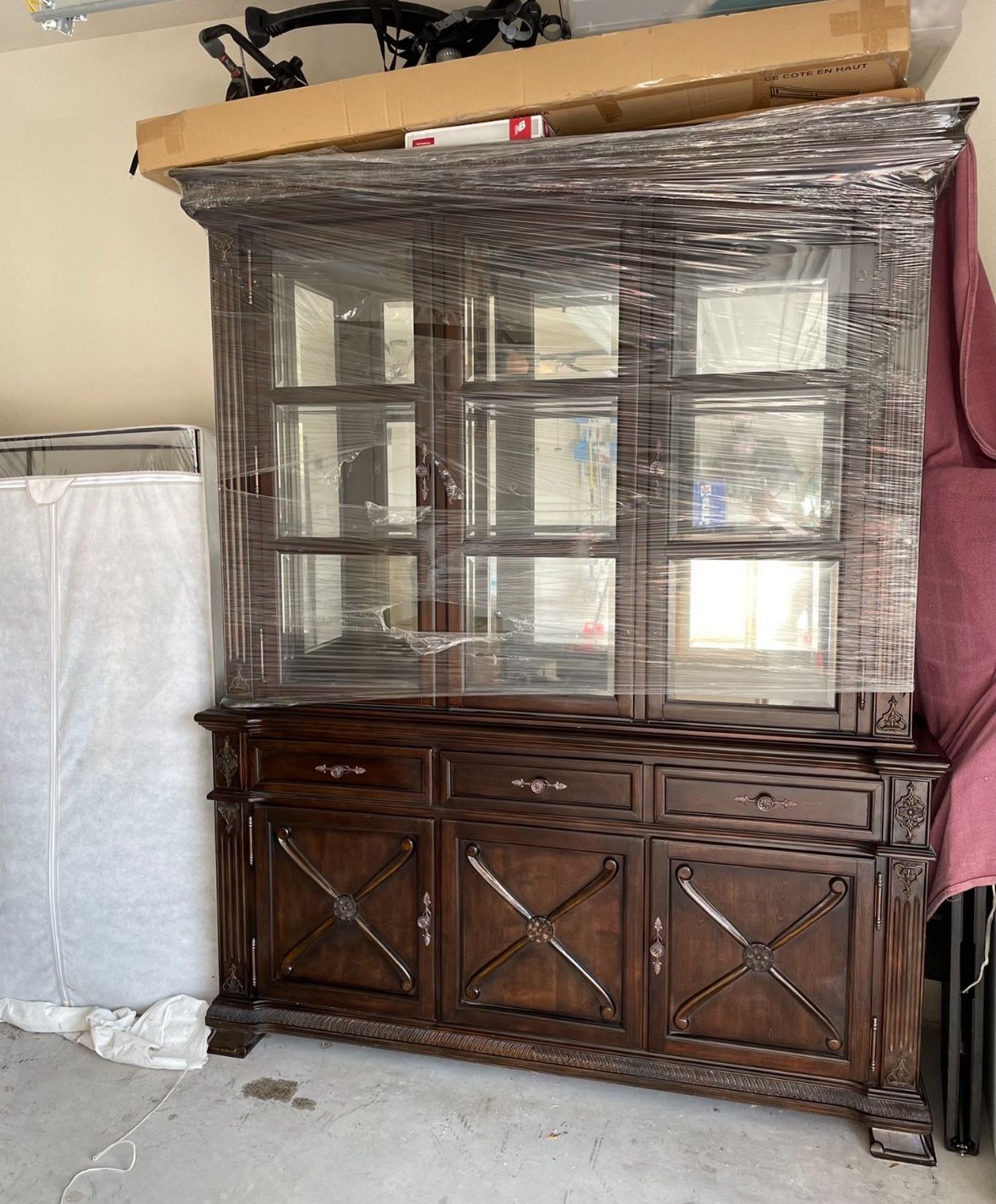 China Hut for Dining Room