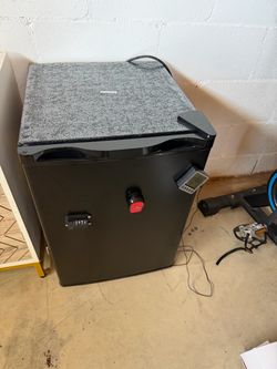 Lockable Mini Refrigerator/Cooler