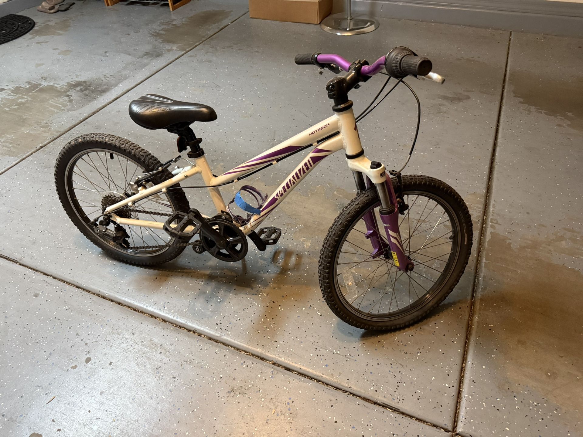 Girls Bike Specialized Hotrock 20” 6 Speed White/purple