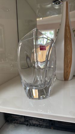 BACCARAT CRYSTAL VASE