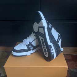 Louis Vuitton LV Trainer Sneaker BLACK. Size 10.0