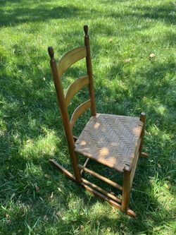 Antique Shaker style Amish nursing rocking chair