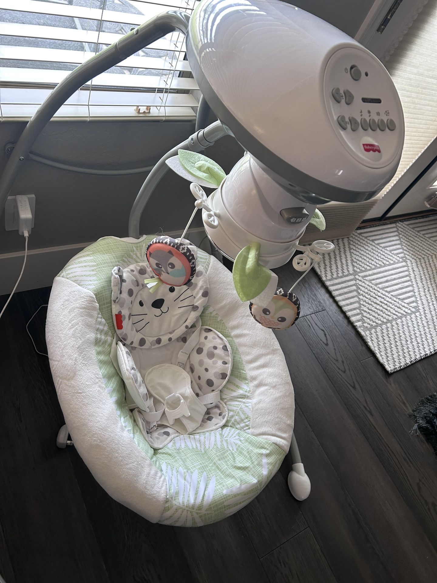 NEW Fisher Price Snow Leopard Infant Swing