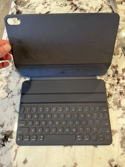 iPad 11 Smart Keyboard Folio