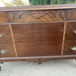 Stunning Antique Solid Wood Chest Of Drawers