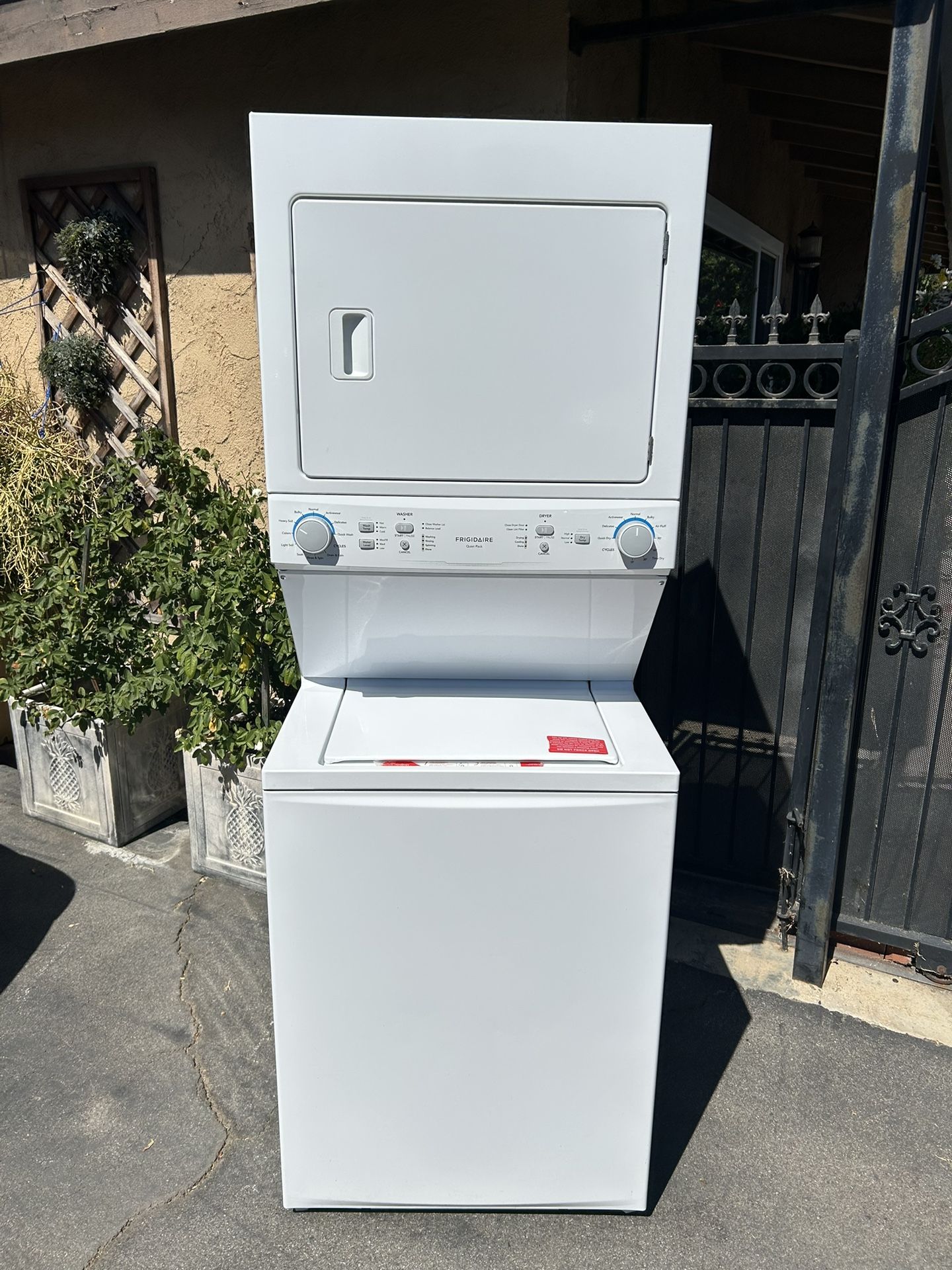 (FREE DELIVERY) Frigidaire Washer And Electric Dryer