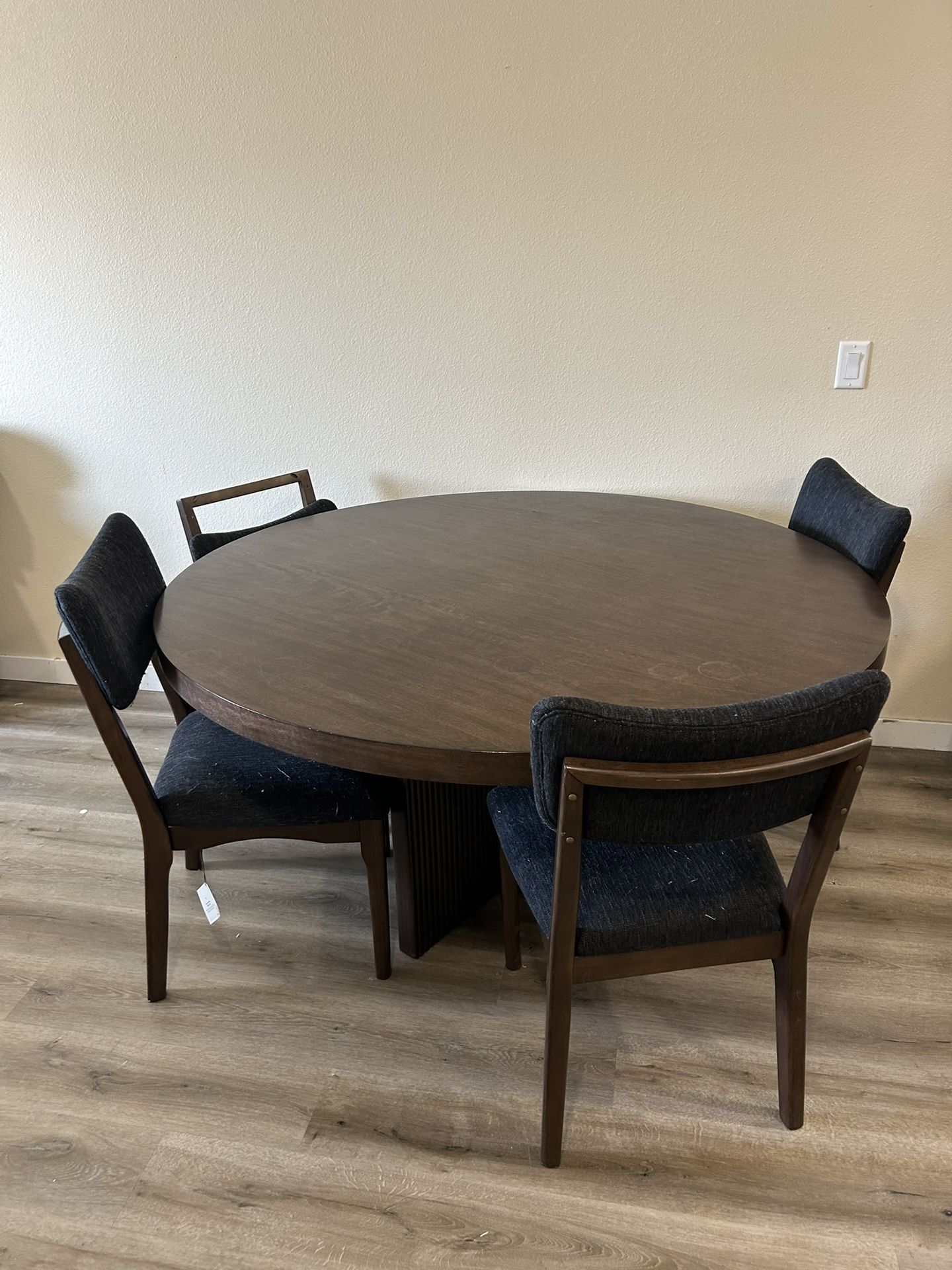 Round Ashley Dining Table