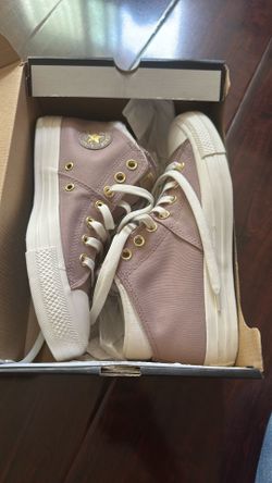 Woman’s Converse Size 9