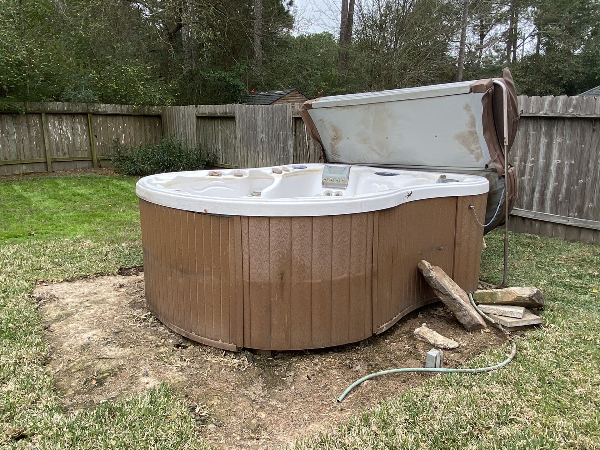 Spa hot tub / Dimension One 7-8 seats Multi color lights look great in white tub. Numerous fountain settings. Comes with fold over cover. It is not w
