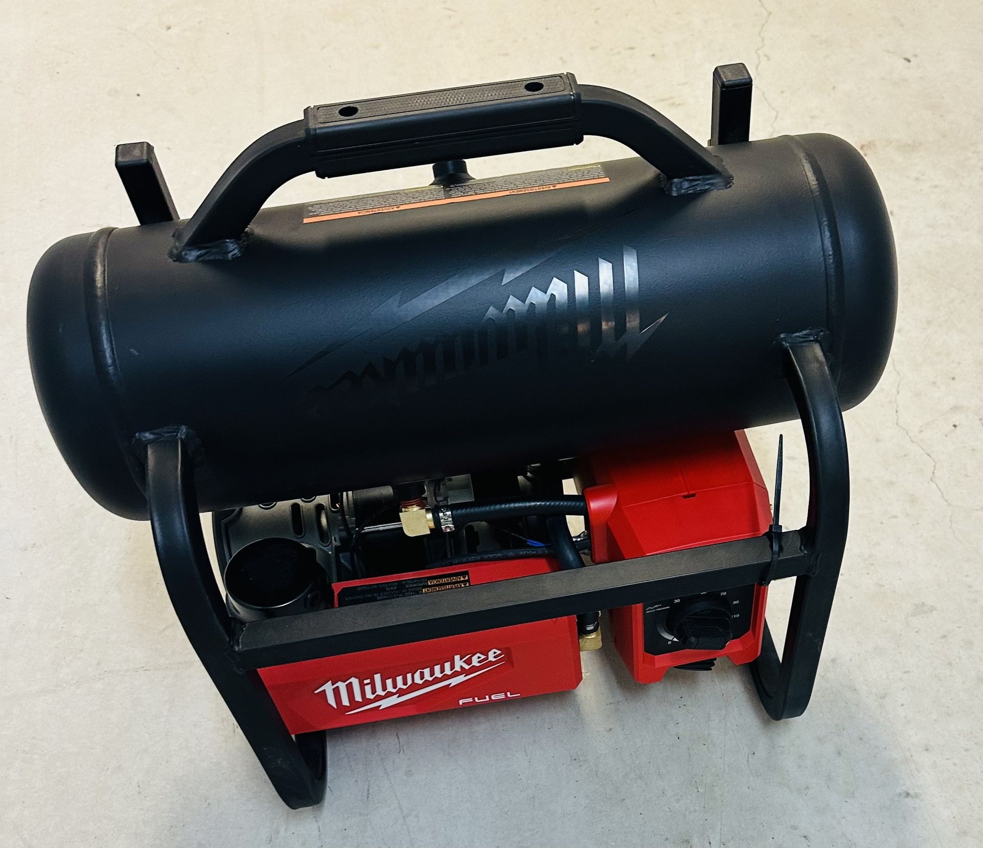 Milwaukee M18 FUEL 18-Volt Lithium-Ion Brushless Cordless 2 Gal. Electric Compact Quiet Compressor (Tool-Only)